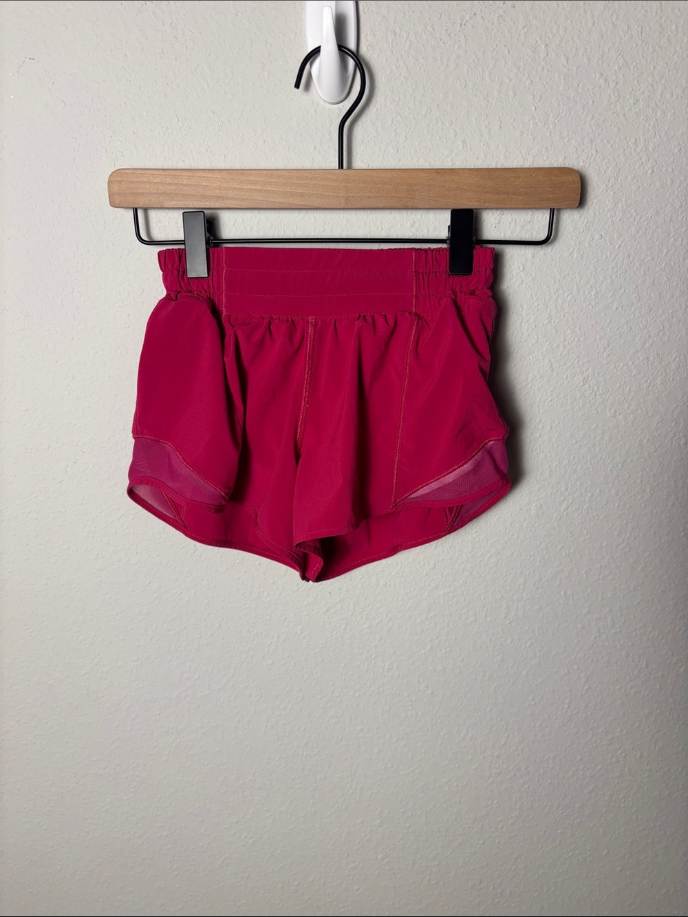 Lululemon Hotty Hot Low-Rise Lined Short 2.5" Passionate?? Pink W7DJLS